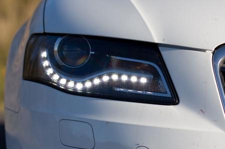 Para Denatran, faróis de rodagem diurna, conhecidos como DRL, correspondem aos faróis de luz baixa.